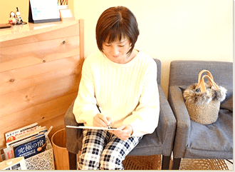 問診票にお身体の悩みや、症状、痛みなどをご記入いただきます。