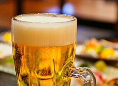 顔のむくみが起きる原因について